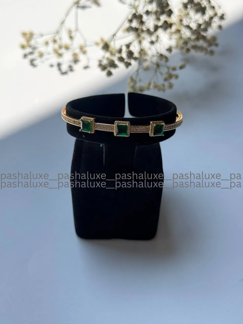 دستبند النگویی زنانه طرح جواهر رنگ ثابت بدون حساسیت-درخشش بی‌نظیر با دستبند النگویی زنانه طرح جواهر رنگ ثابت بدون حساسیت - کد 00012890 - PLX با دستبند النگویی زنانه طرح جواهر رنگ ثابت بدون حساسیت، استایلی لوکس و مدرن را به مجموعه زیورآلات خود اضافه کنید! این دستبند زنانه  با طراحی خاص و جذاب خود، یک ...