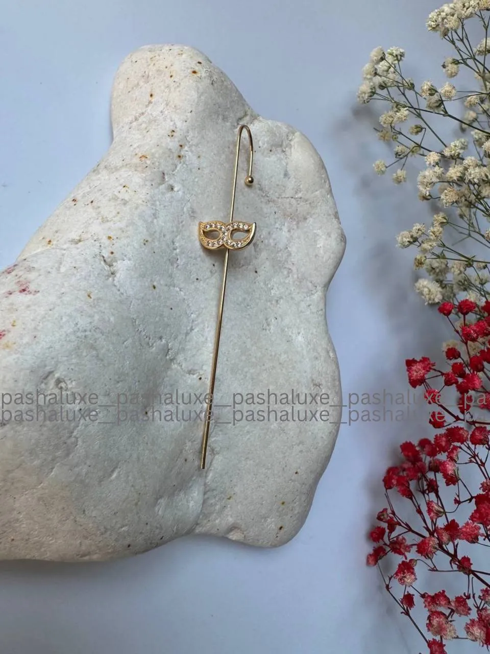 گوشواره ایرکراس طرح نقاب بالماسکه-درخشش بی‌نظیر با گوشواره ایرکراس طرح نقاب بالماسکه - کد 00078778 - PLX با گوشواره ایرکراس طرح نقاب بالماسکه، استایلی لوکس و مدرن را به مجموعه زیورآلات خود اضافه کنید! این ایرکراف و ایرکراس  با طراحی خاص و جذاب خود، یکی از پرطرفدارترین اکسسوری‌های پاشالوکس محسوب می‌ش ...