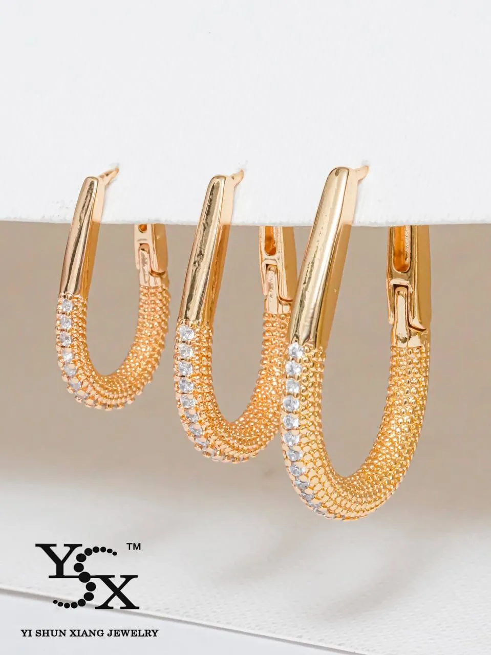 گوشواره ساده نگین دار لوکس زنانه-گوشواره ساده نگین دار با شناسه محصول plx – 00081332 یکی از محصولات با کیفیت فروشگاه اینترنتی پاشالوکس است. با آبکاری رنگ ثابت و ضد حساسیت شما می توانید با اتصال به درگاه امن بانکی این محصول را سفارش دهید و به صورت رایگان با پست پیشتاز درب منزل خود دریافت کنید.   هرگو ...