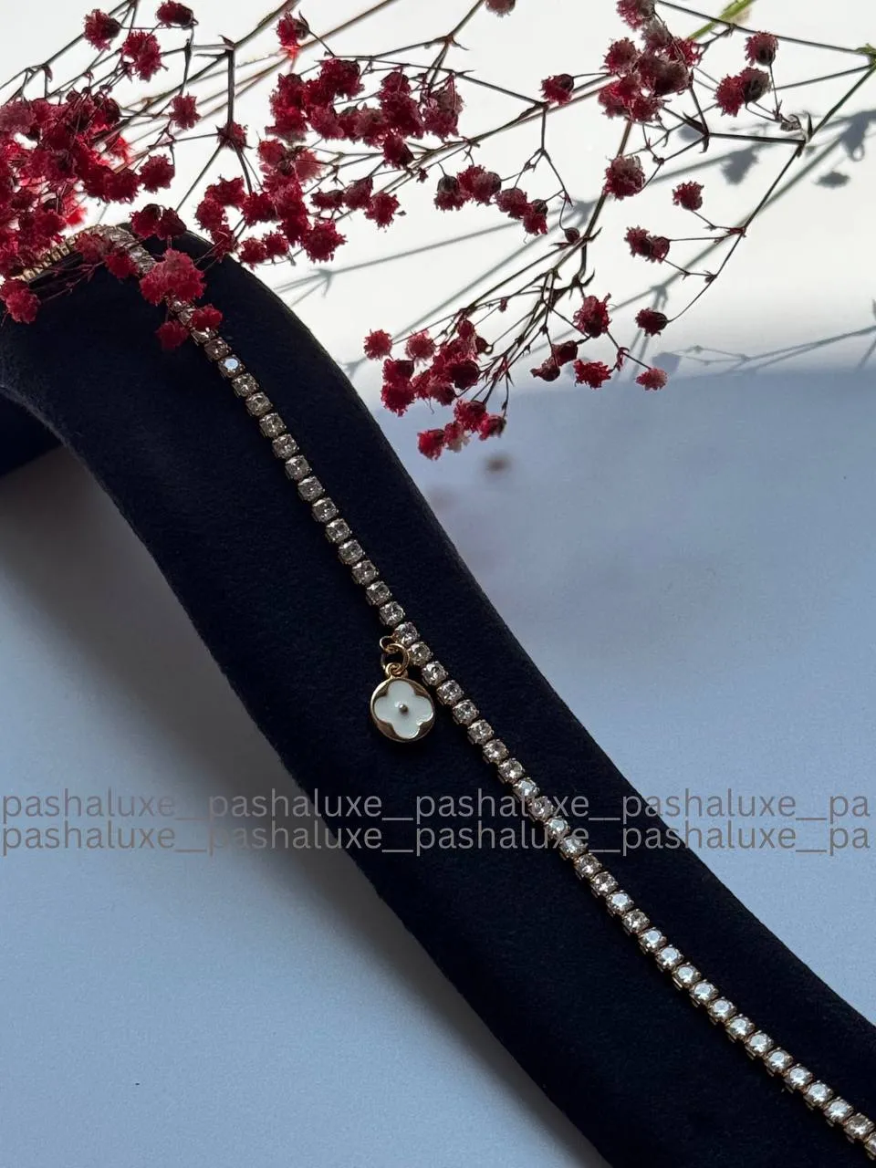 پابند دخترانه رنگ ثابت مدل تک گل - برند YSX-درخشش بی‌نظیر با پابند دخترانه رنگ ثابت مدل تک گل - برند YSX - کد 00059623 - PLX با پابند دخترانه رنگ ثابت مدل تک گل - برند YSX، استایلی لوکس و مدرن را به مجموعه زیورآلات خود اضافه کنید! این پابند  با طراحی خاص و جذاب خود، یکی از پرطرفدارترین اکسسوری‌های پ ...